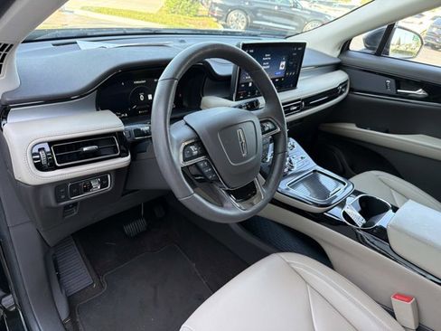Certified 2022 Lincoln Nautilus FWD w/ Premium Package image 16