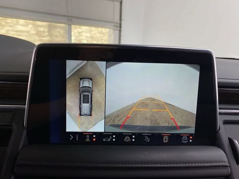 Used 2024 Chevrolet Suburban High Country w/ Advanced Technology Package image 25