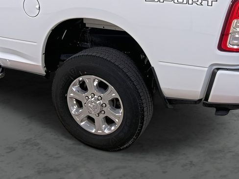 Used 2024 RAM 2500 Big Horn w/ Sport Appearance Package image 9