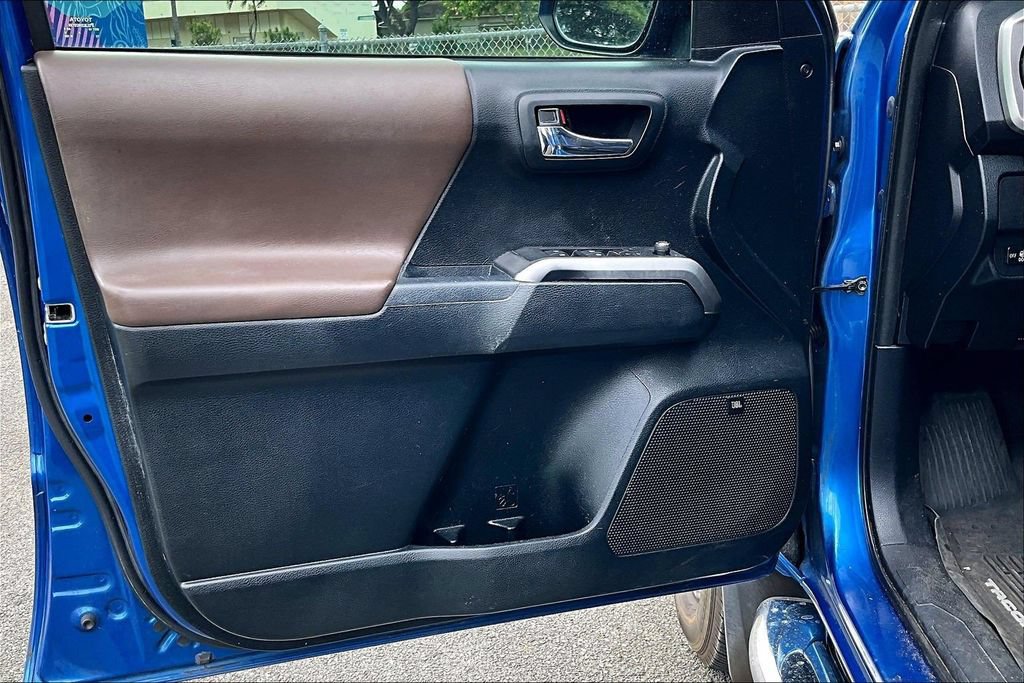 Used 2017 Toyota Tacoma Limited RWD image 18