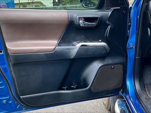 Used 2017 Toyota Tacoma Limited RWD image 18