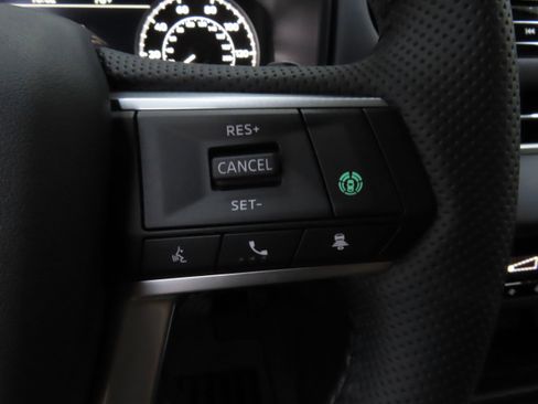 New 2025 Mitsubishi Outlander SE image 13