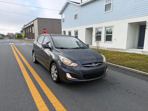 Used 2013 Hyundai Accent SE FWD image 4