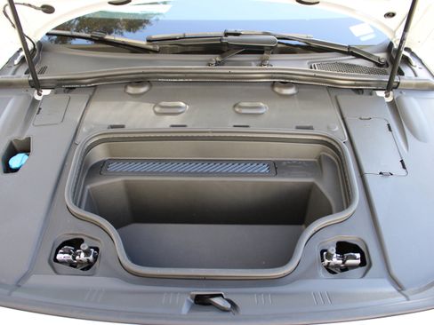 New 2025 Audi A6 e-tron Premium image 32