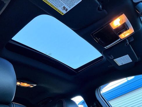 Used 2017 Ford Taurus SHO image 13