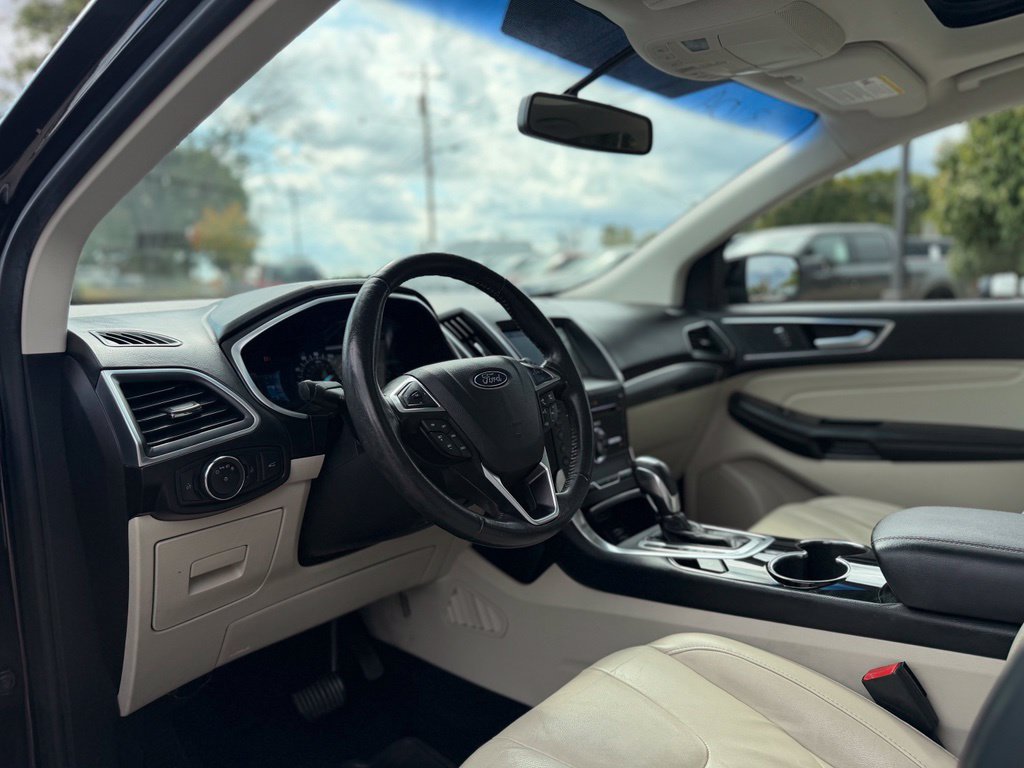 Used 2016 Ford Edge Titanium w/ Technology Package AWD/4WD image 11