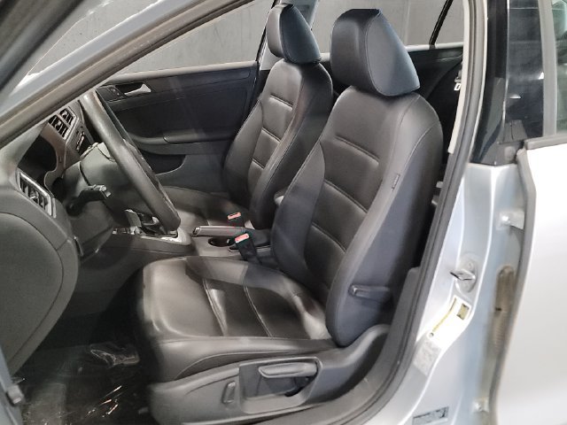 Used 2014 Volkswagen Jetta SE FWD image 4