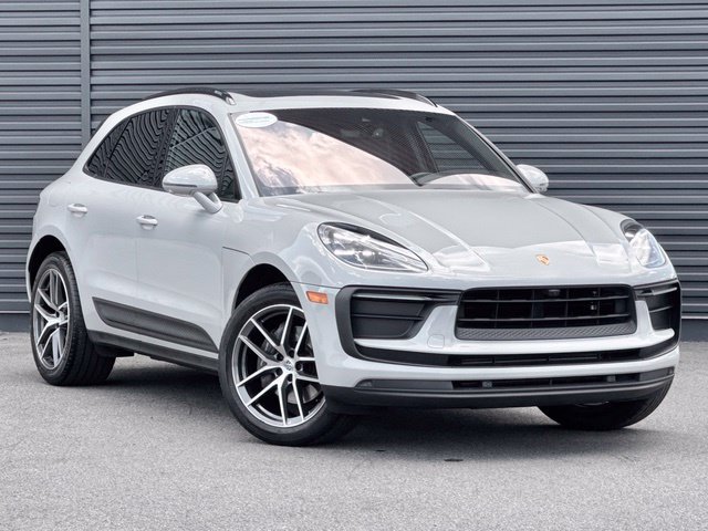 Certified 2022 Porsche Macan AWD/4WD image 9