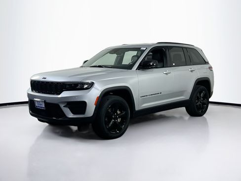 Used 2023 Jeep Grand Cherokee Altitude AWD/4WD image 1