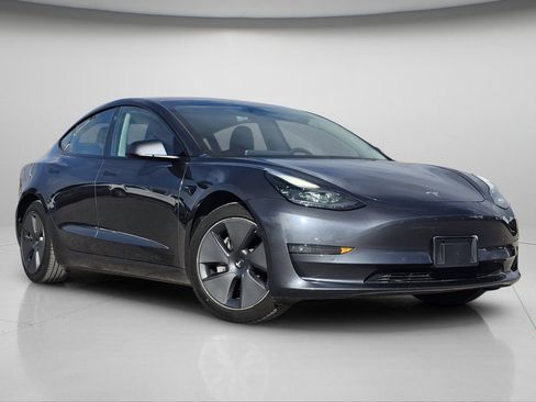 Used 2021 Tesla Model 3 Standard Range Plus image 2