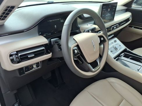 Used 2024 Lincoln Aviator AWD image 17