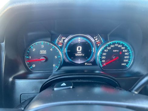 Used 2017 Chevrolet Suburban LT image 21