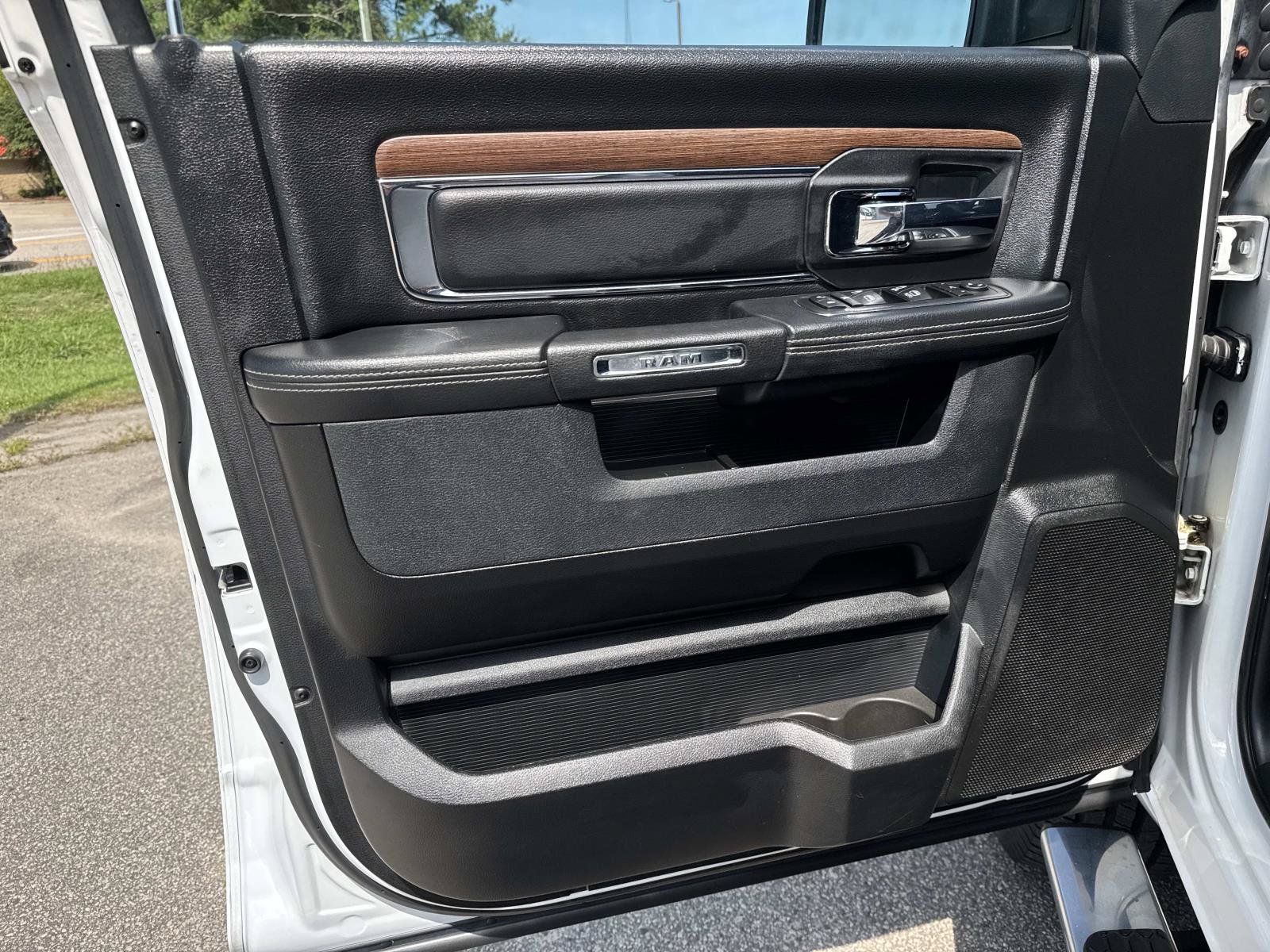 Used 2017 RAM 1500 Laramie w/ Convenience Group AWD/4WD image 22