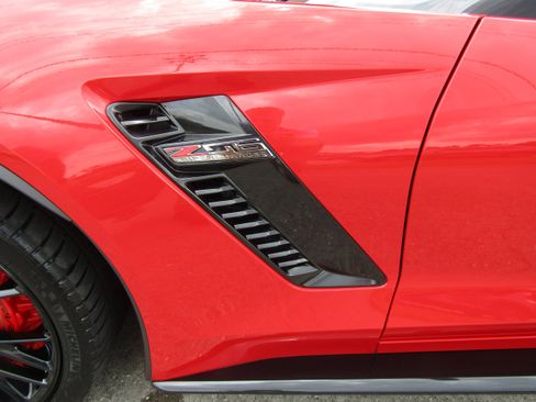 Used 2016 Chevrolet Corvette Z06 w/ 3LZ Preferred Equipment Group RWD image 26