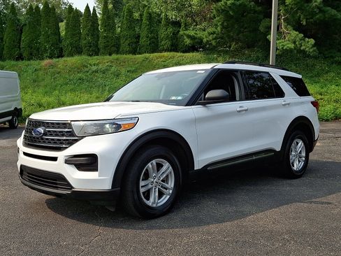Certified 2023 Ford Explorer XLT AWD/4WD image 3