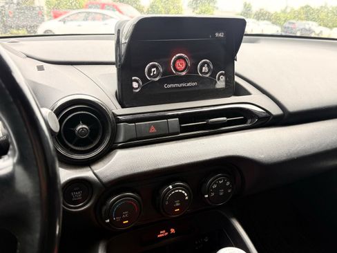 Used 2020 MAZDA MX-5 Miata Sport RWD image 35