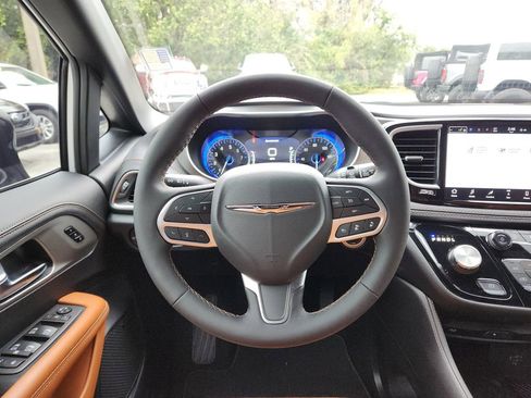 New 2026 Chrysler Pacifica Pinnacle image 14