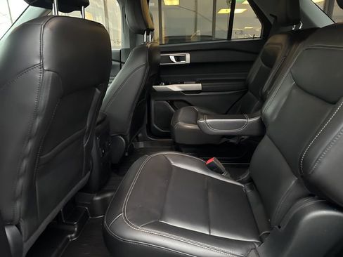 Used 2022 Ford Explorer XLT w/ Equipment Group 202A image 42