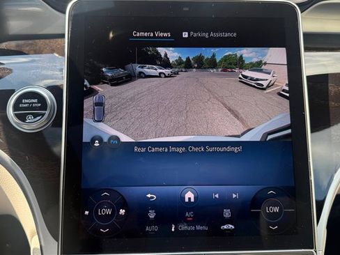 Used 2025 Mercedes-Benz GLC 300 4MATIC image 31