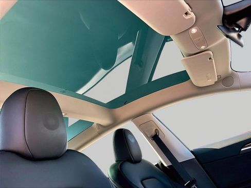 Used 2023 Tesla Model 3 Standard Range image 17