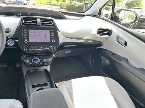 Used 2020 Toyota Prius LE FWD image 17