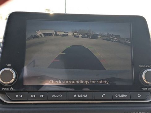 Used 2024 Nissan Rogue S image 27