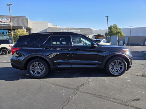 Certified 2022 Ford Explorer XLT w/ Equipment Group 202A image 7