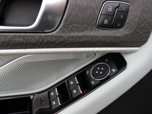 Used 2025 Ford Explorer Platinum w/ LUX Leather Package image 18