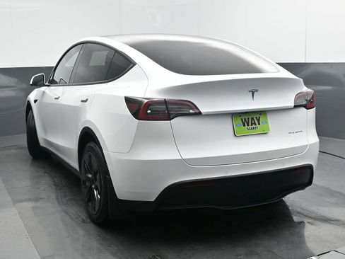 Used 2022 Tesla Model Y Long Range image 4