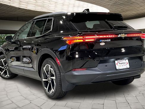 New 2026 Chevrolet Equinox EV LT image 3