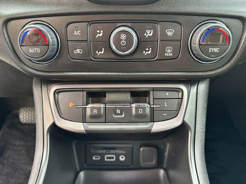 Used 2023 GMC Terrain AT4 image 33