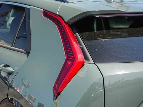 Used 2024 Kia Niro Wind FWD image 13