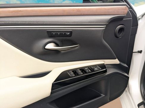 Used 2024 Lexus ES 350 w/ Premium Package image 7