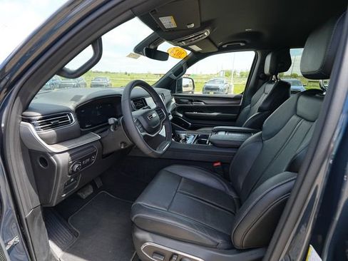 Used 2024 Jeep Wagoneer L Series III w/ Flexible Seating Group AWD/4WD image 16