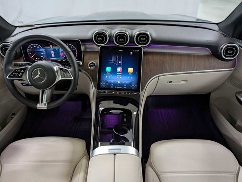 Used 2025 Mercedes-Benz GLC 300 4MATIC image 18