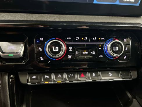 Used 2025 GMC Sierra 1500 AT4 image 17