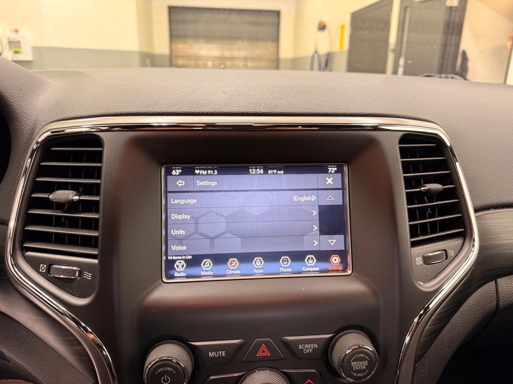 Used 2020 Jeep Grand Cherokee Laredo AWD/4WD image 16