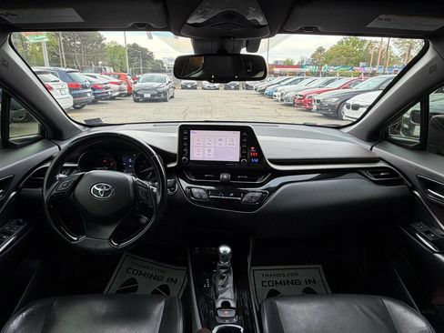 Used 2019 Toyota C-HR Limited image 15