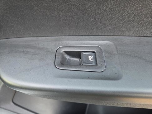 Used 2022 Volkswagen Taos SE image 32