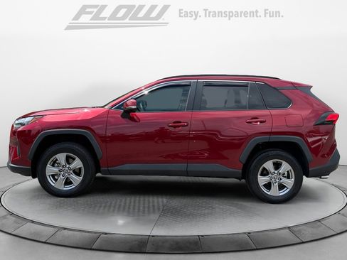 Used 2022 Toyota RAV4 XLE w/ Convenience Package FWD image 5