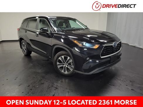 Used 2023 Toyota Highlander XLE AWD/4WD image 1
