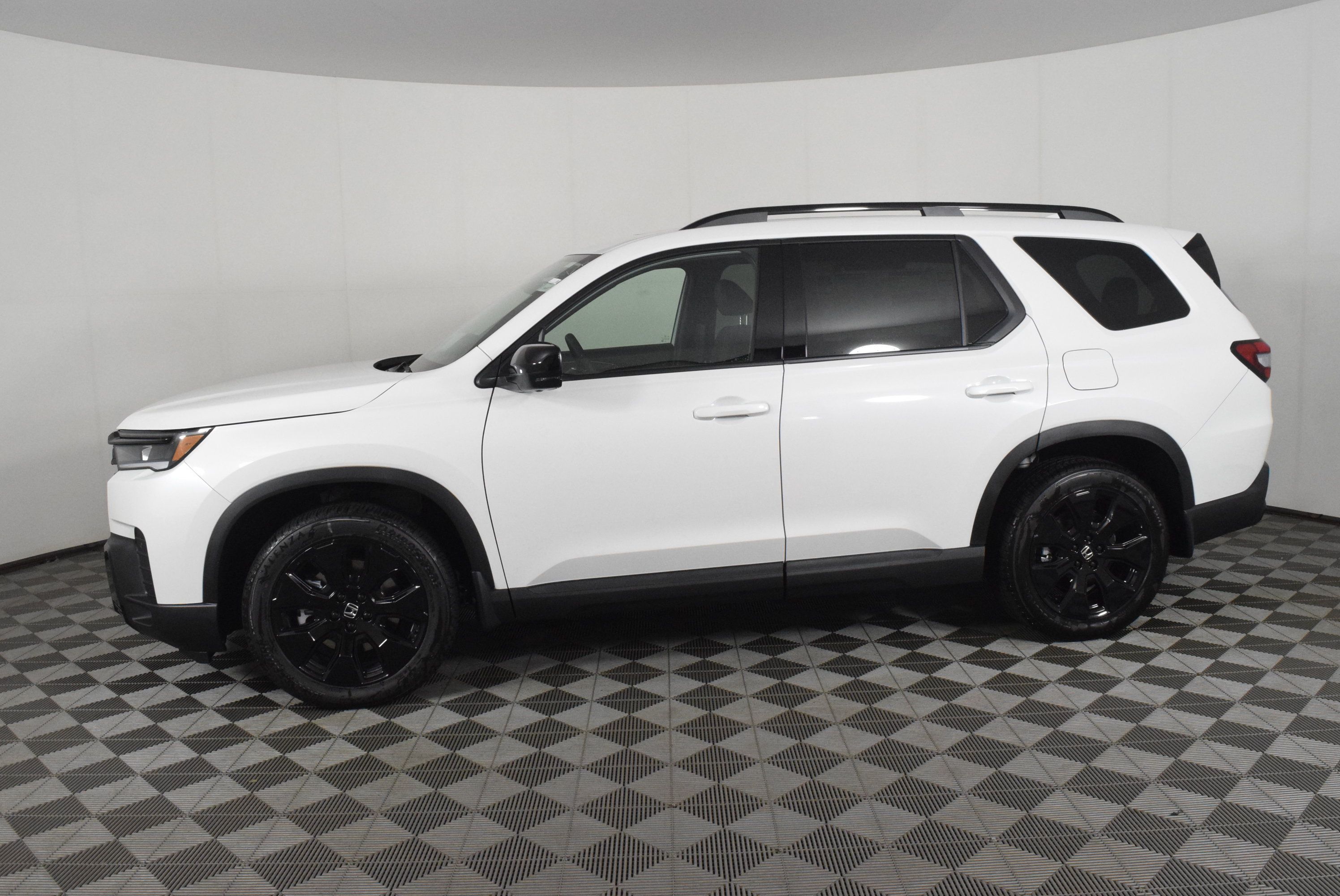 New 2026 Honda Pilot Black Edition image 9