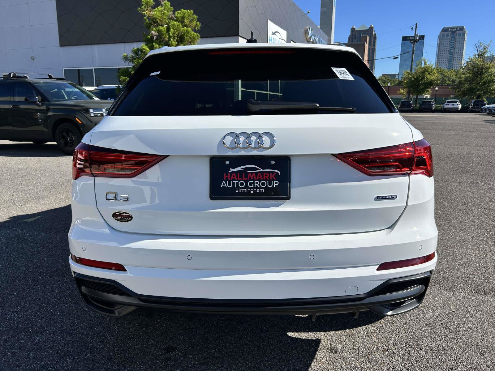 Used 2022 Audi Q3 2.0T Premium w/ Convenience Package AWD/4WD image 3