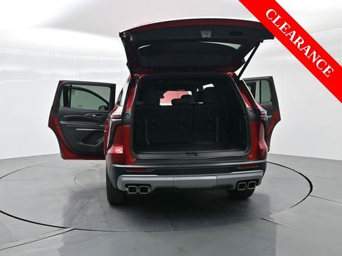 Used 2025 Chevrolet Traverse LT w/ Driver Confidence Package image 43