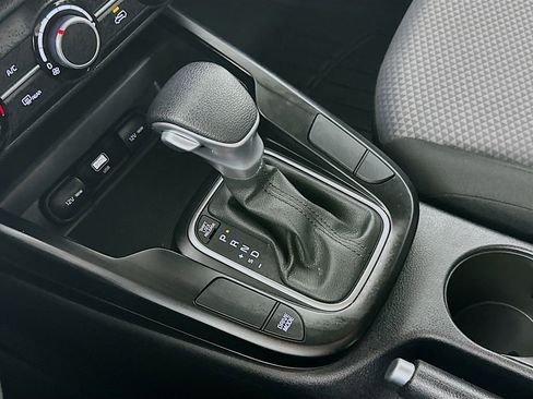 Used 2025 Kia Soul LX w/ LX Technology Package FWD image 16