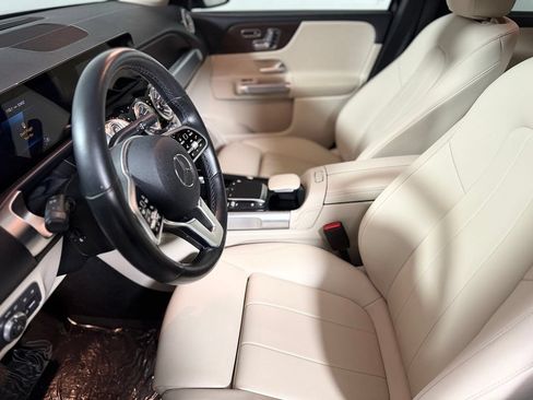 Used 2022 Mercedes-Benz GLB 250 4MATIC image 21