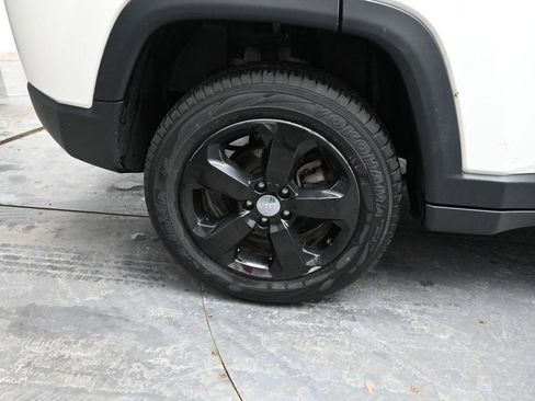 Used 2019 Jeep Compass Latitude w/ Cold Weather Group image 16