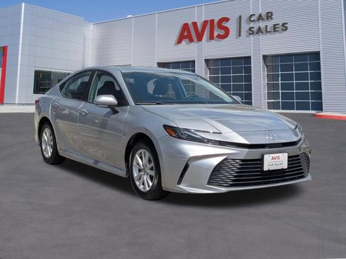 Used 2025 Toyota Camry LE FWD image 9