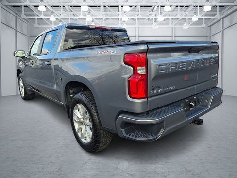 Used 2019 Chevrolet Silverado 1500 Custom w/ Custom Value Package image 3