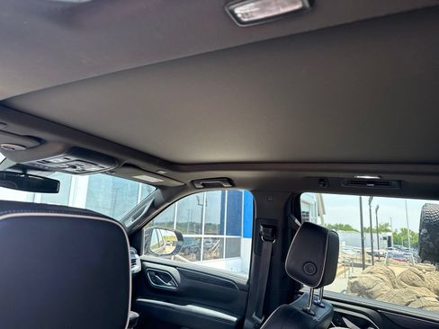 Used 2023 GMC Yukon SLT w/ SLT Luxury Package RWD image 14